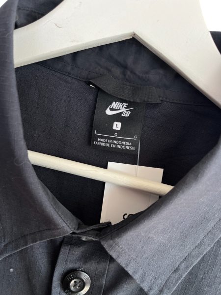 Nike SB Button Up Navy Over Shirt - Image 2